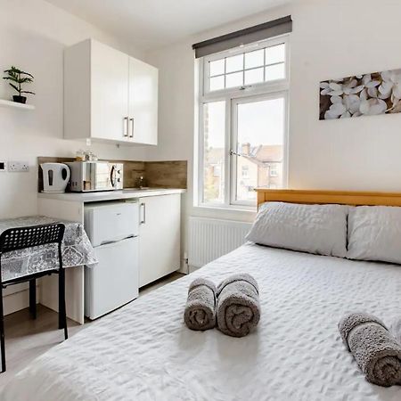 Double Room Edmonton Green, London N9 Buitenkant foto