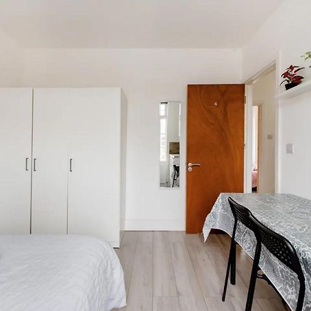 Double Room Edmonton Green, London N9 Buitenkant foto