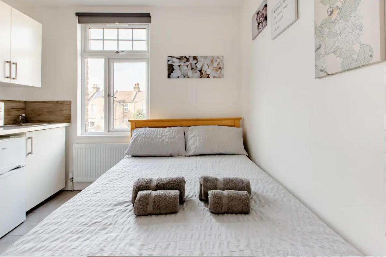 Double Room Edmonton Green, London N9 Buitenkant foto