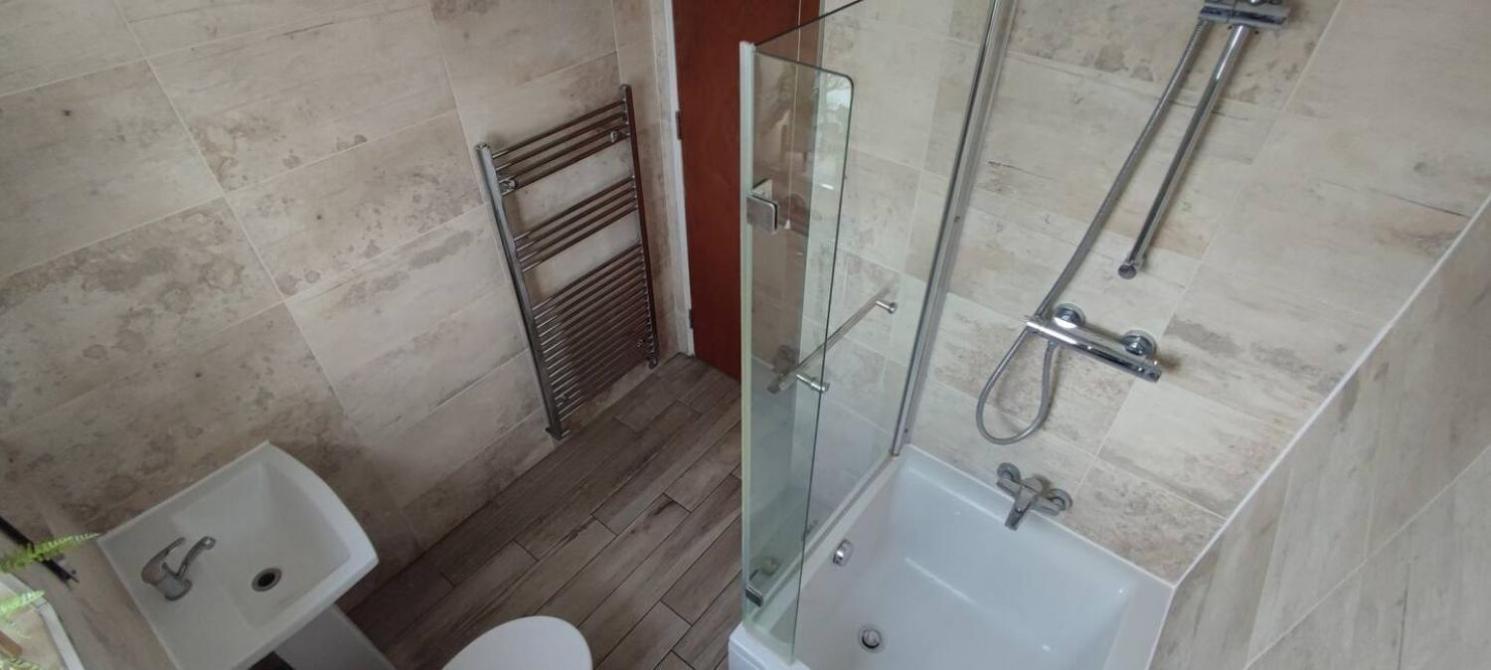 Double Room Edmonton Green, London N9 Buitenkant foto