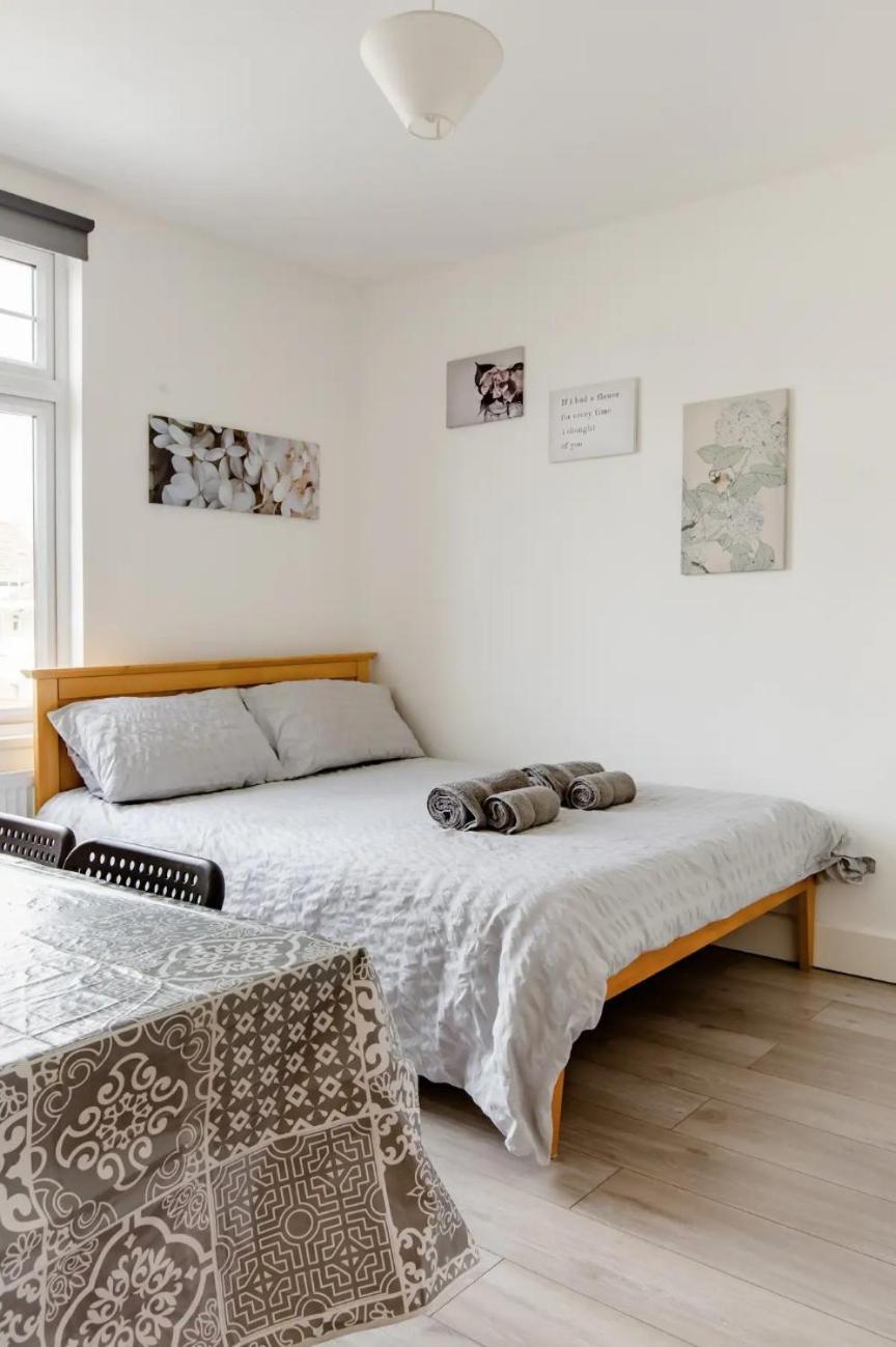 Double Room Edmonton Green, London N9 Buitenkant foto