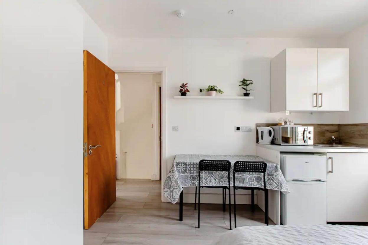 Double Room Edmonton Green, London N9 Buitenkant foto