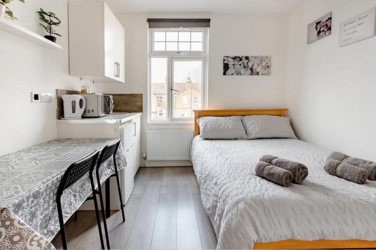 Double Room Edmonton Green, London N9 Buitenkant foto